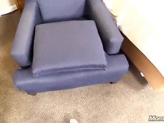 Порно от первого лица на кресле со старой жопастой шлюхой